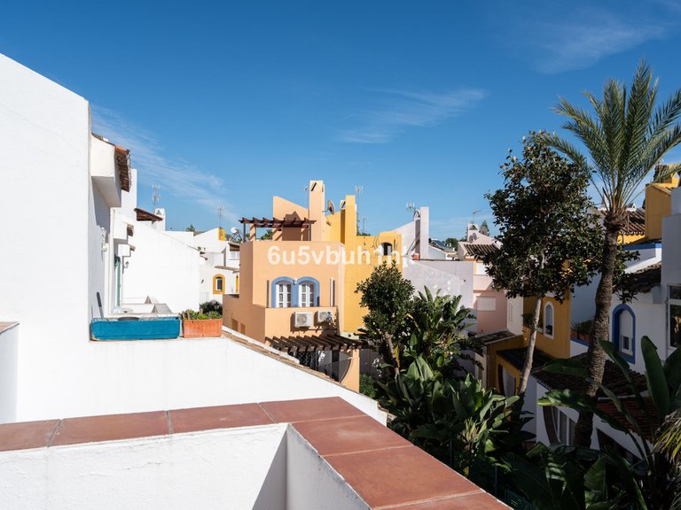 Villa for Sale in Nueva Andalucía, Malaga 24