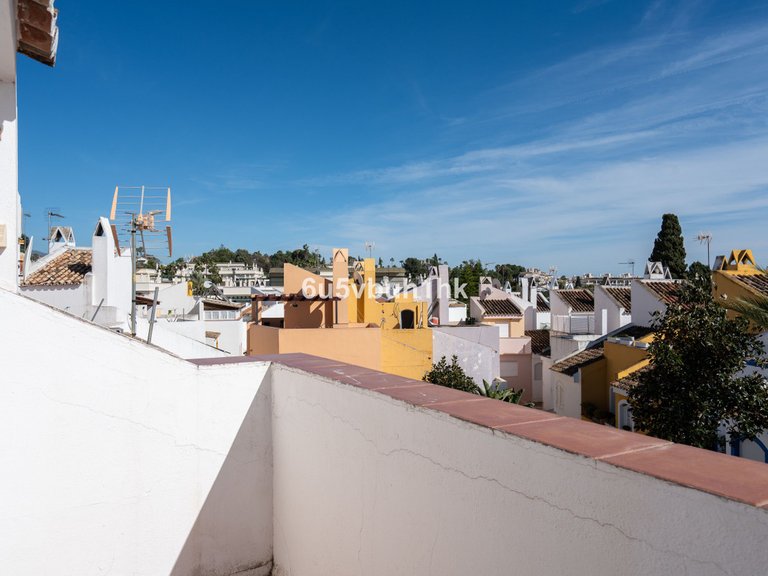 Villa for Sale in Nueva Andalucía, Malaga 25