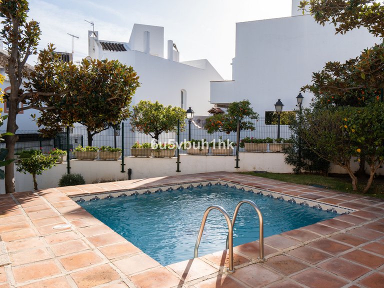Villa for Sale in Nueva Andalucía, Malaga 27