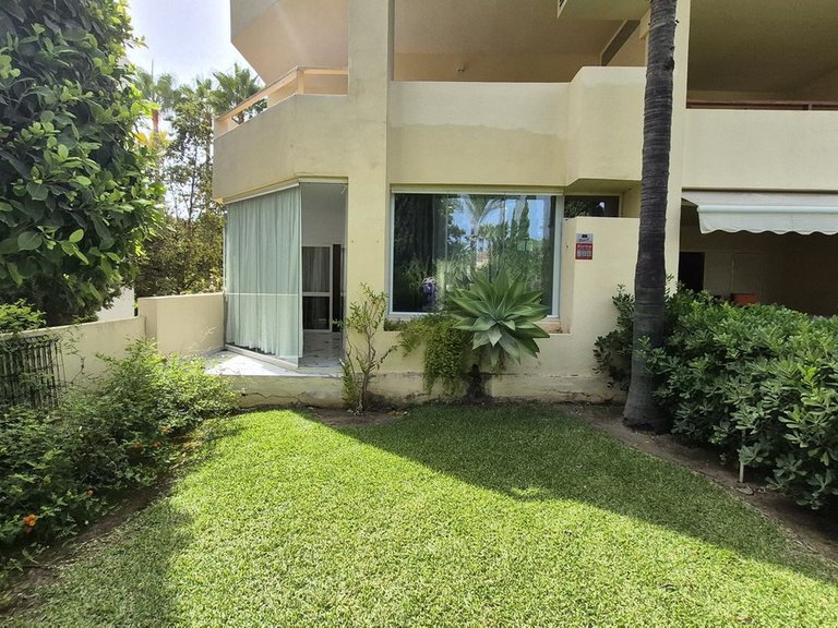 Apartment for Sale in Bahía De Marbella, Malaga 2
