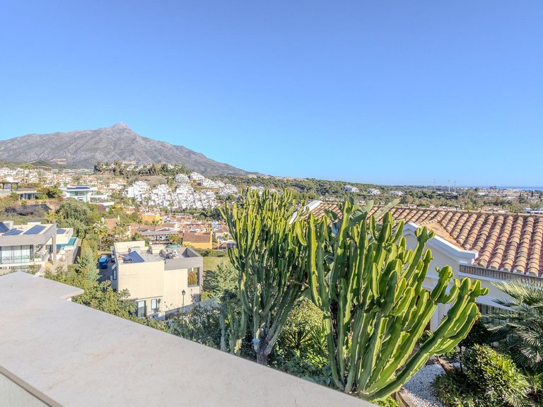 Villa for Sale in Nueva Andalucía, Malaga 17