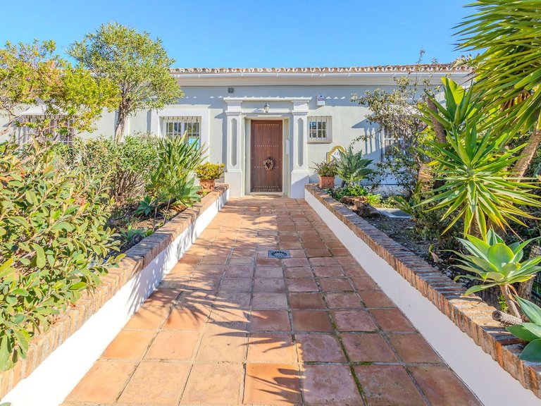 Villa for Sale in Nueva Andalucía, Malaga 2