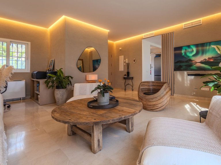 Villa for Sale in Nueva Andalucía, Malaga 6