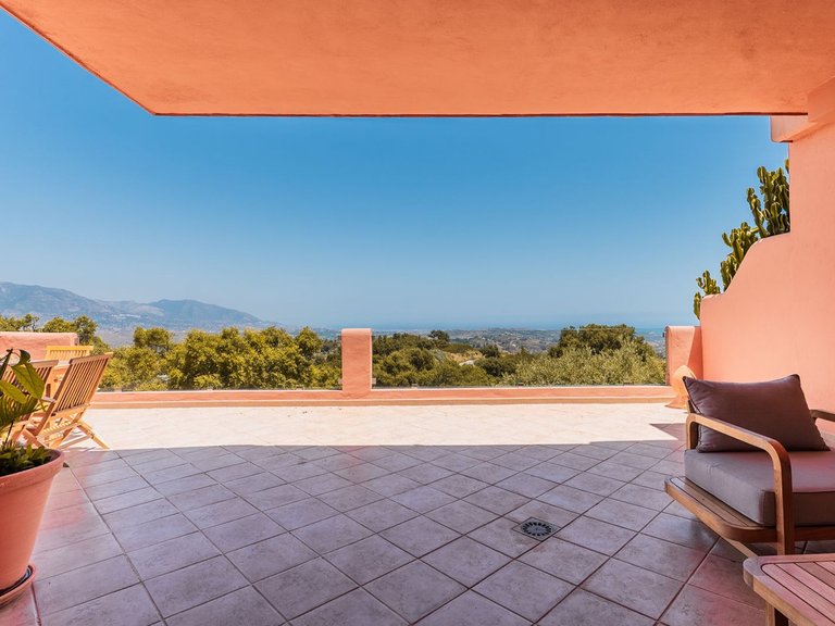 Apartment for Sale in La Mairena, Malaga 1