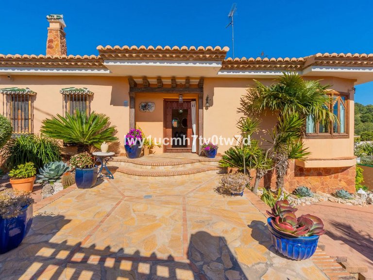 Villa for Sale in Torremolinos, Malaga 8