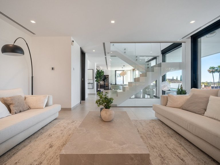 Villa for Sale in Nueva Andalucía, Malaga 11