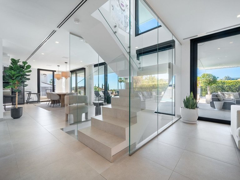Villa for Sale in Nueva Andalucía, Malaga 15