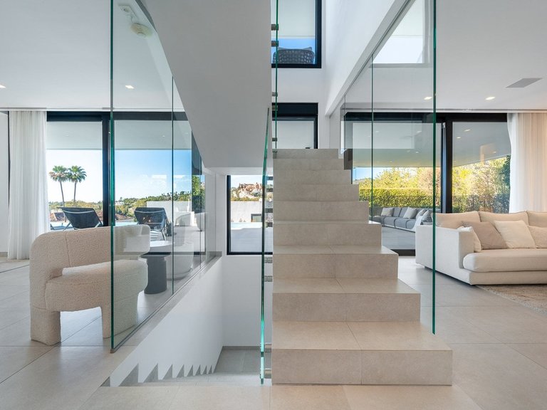 Villa for Sale in Nueva Andalucía, Malaga 16