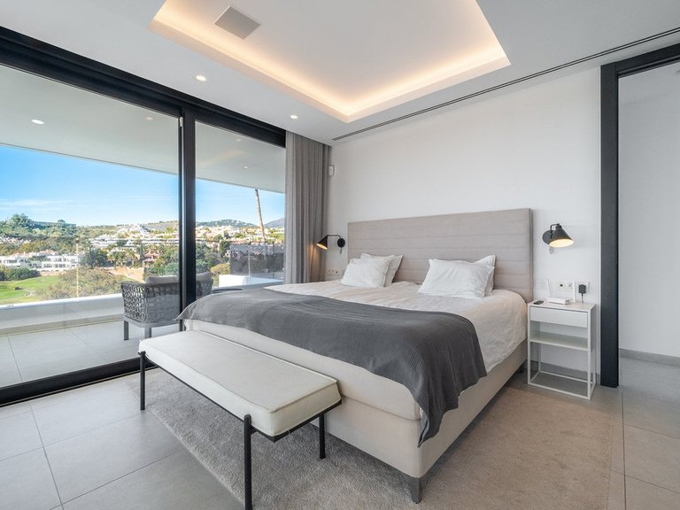 Villa for Sale in Nueva Andalucía, Malaga 24