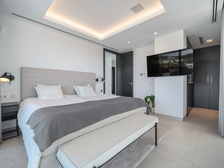 Villa for Sale in Nueva Andalucía, Malaga 25