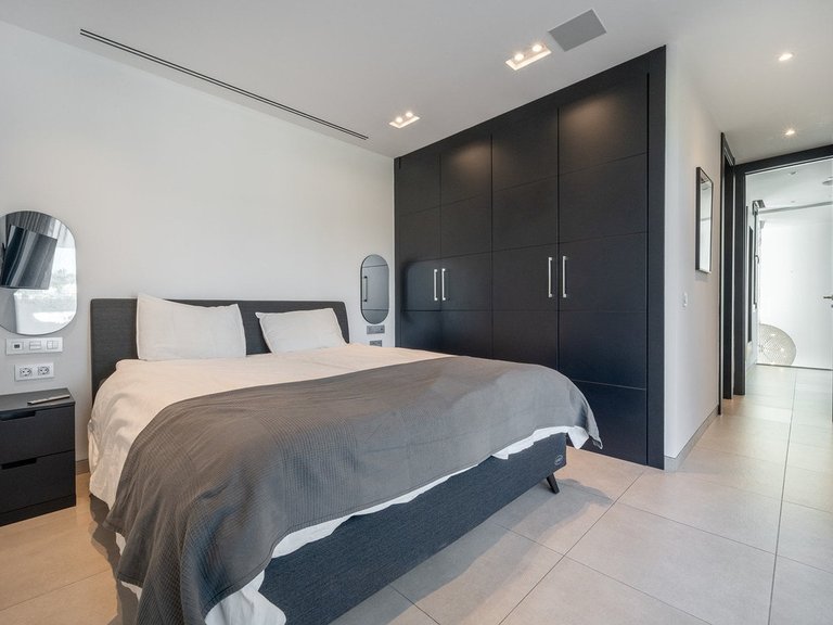 Villa for Sale in Nueva Andalucía, Malaga 28