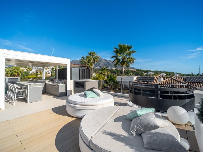 Villa for Sale in Nueva Andalucía, Malaga 36