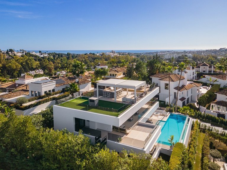 Villa for Sale in Nueva Andalucía, Malaga 4
