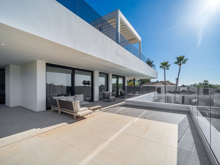 Villa for Sale in Nueva Andalucía, Malaga 41