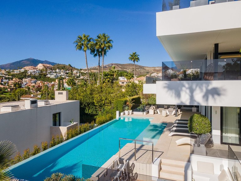 Villa for Sale in Nueva Andalucía, Malaga 47