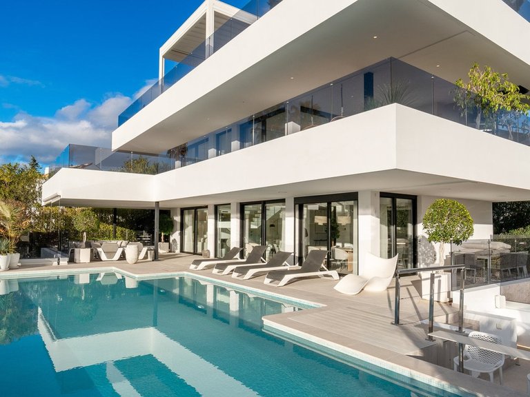 Villa for Sale in Nueva Andalucía, Malaga 5