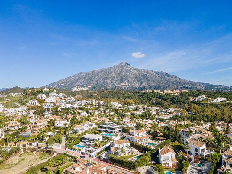 Villa for Sale in Nueva Andalucía, Malaga 52