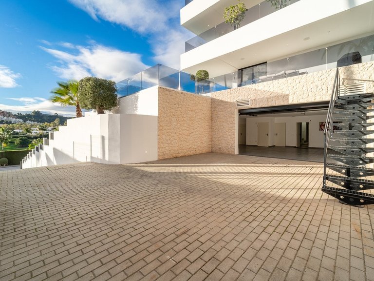 Villa for Sale in Nueva Andalucía, Malaga 54