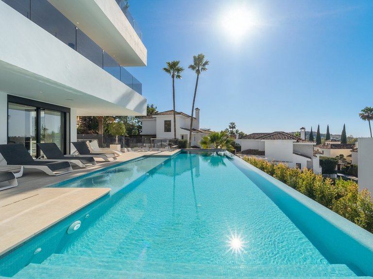Villa for Sale in Nueva Andalucía, Malaga 6