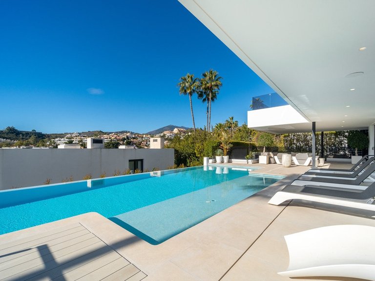 Villa for Sale in Nueva Andalucía, Malaga 7