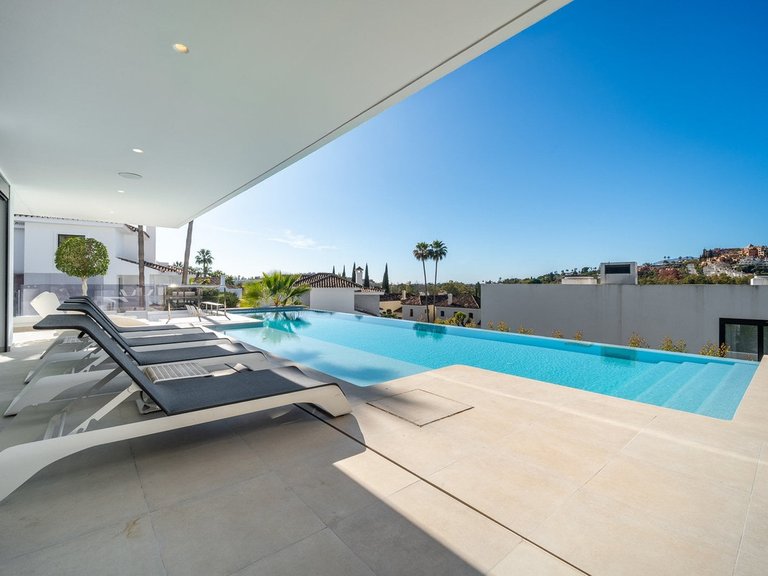Villa for Sale in Nueva Andalucía, Malaga 8