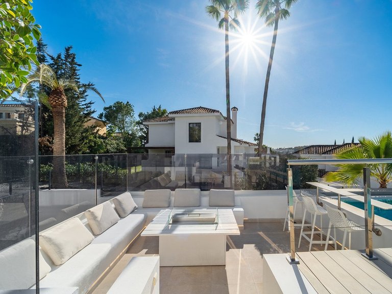 Villa for Sale in Nueva Andalucía, Malaga 9