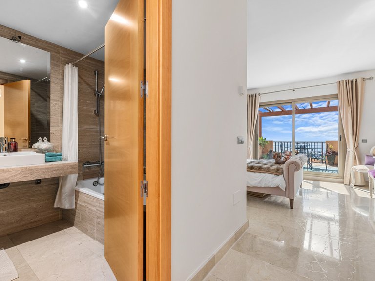Apartment for Sale in Benahavís, Malaga 28