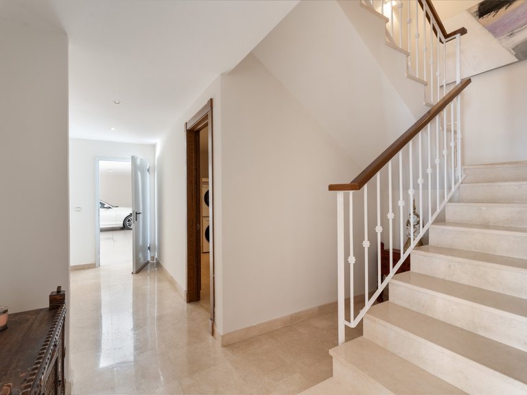 Villa for Sale in Benahavís, Malaga 15