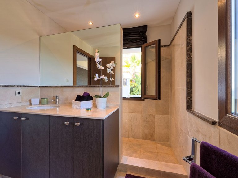 Villa for Sale in Benahavís, Malaga 25