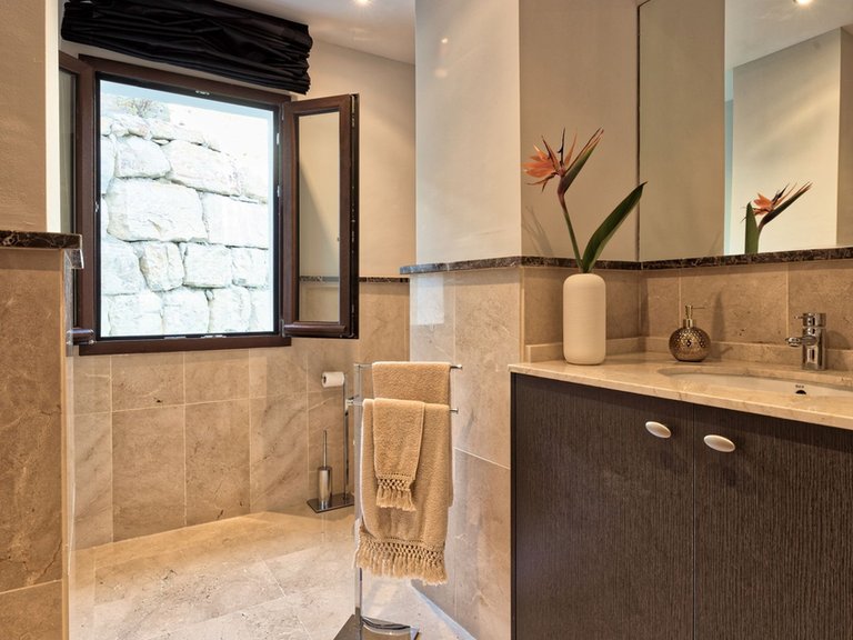 Villa for Sale in Benahavís, Malaga 28
