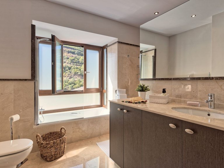 Villa for Sale in Benahavís, Malaga 31