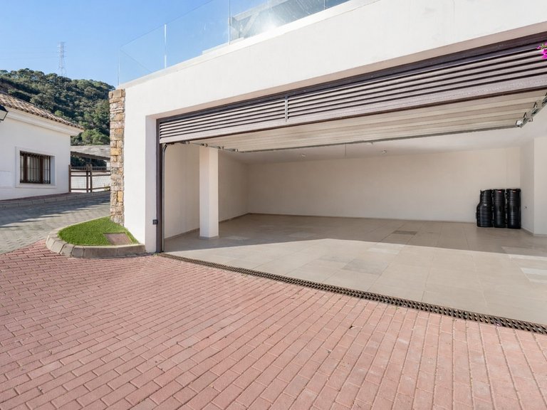 Villa for Sale in Benahavís, Malaga 43