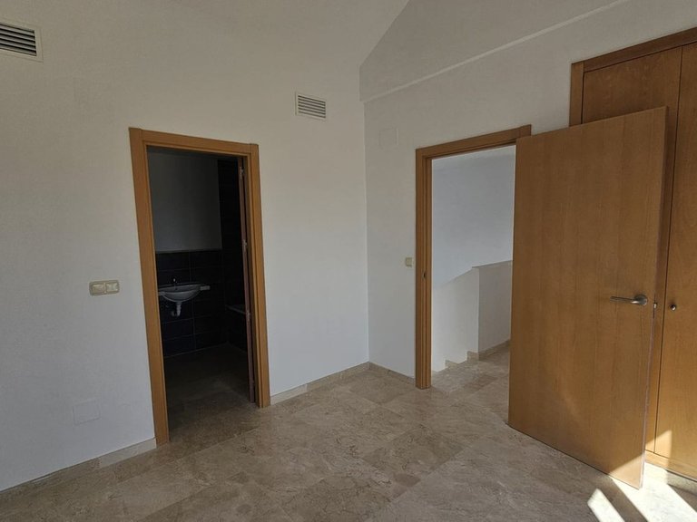 Villa for Sale in Doña Julia, Malaga 10