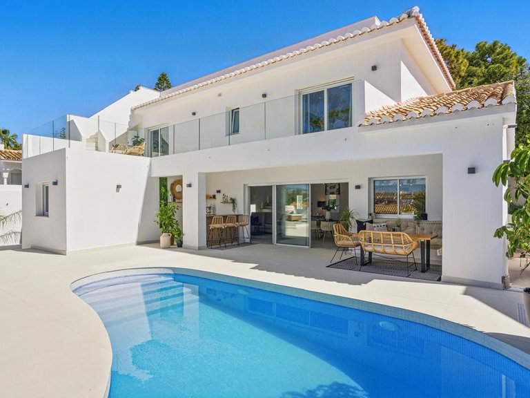 Villa for Sale in Costa del Sol, La Cala De Mijas, Malaga 2