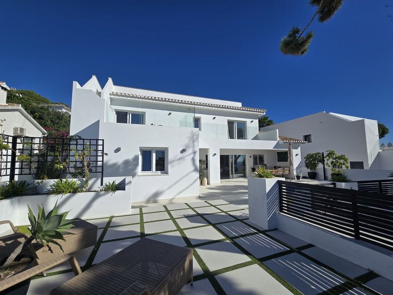 Villa for Sale in Costa del Sol, La Cala De Mijas, Malaga 4