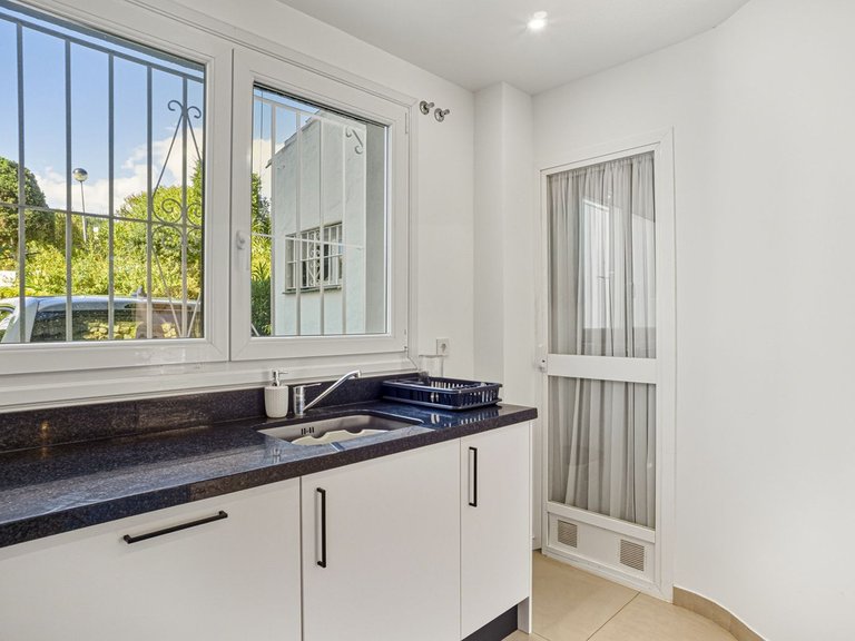 Villa for Sale in Calahonda, Malaga 9