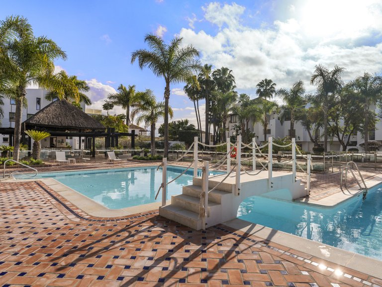 Apartment for Sale in The Golden Mile, Malaga 26