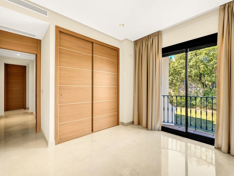Apartment for Sale in La Quinta, Malaga 16