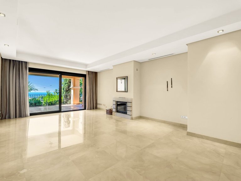 Apartment for Sale in La Quinta, Malaga 3