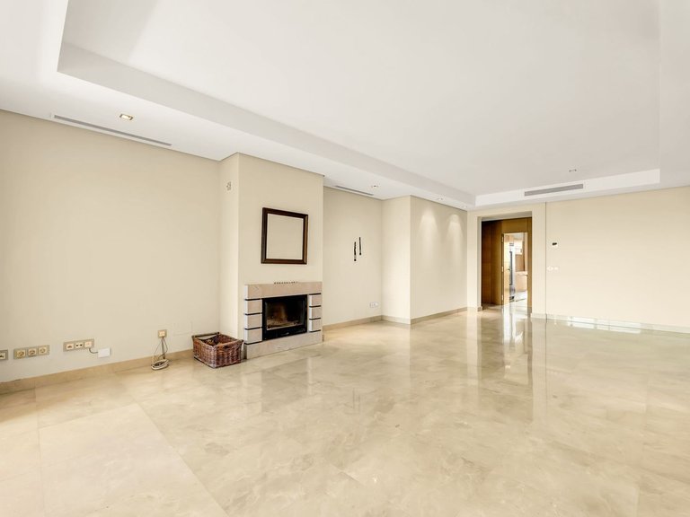 Apartment for Sale in La Quinta, Malaga 4