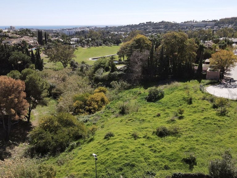 Plot for Sale in Nueva Andalucía, Malaga 1