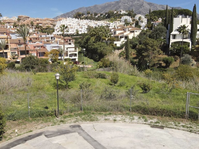 Plot for Sale in Nueva Andalucía, Malaga 10