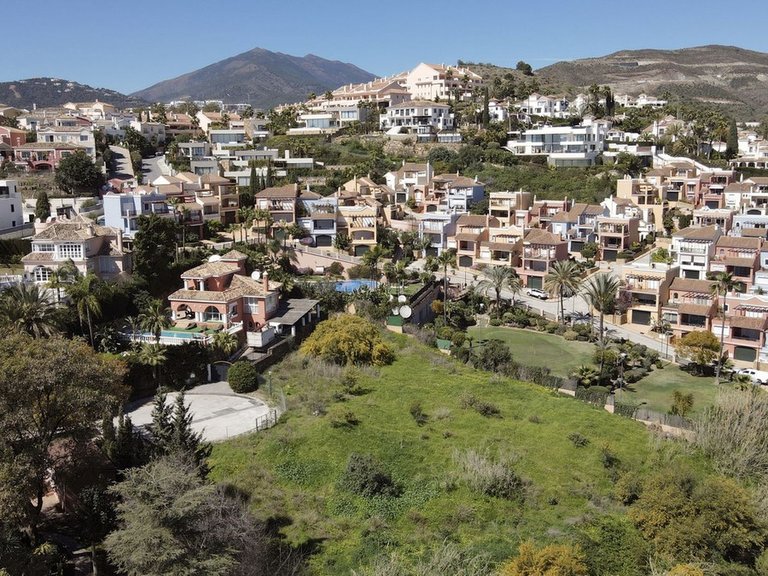 Plot for Sale in Nueva Andalucía, Malaga 8