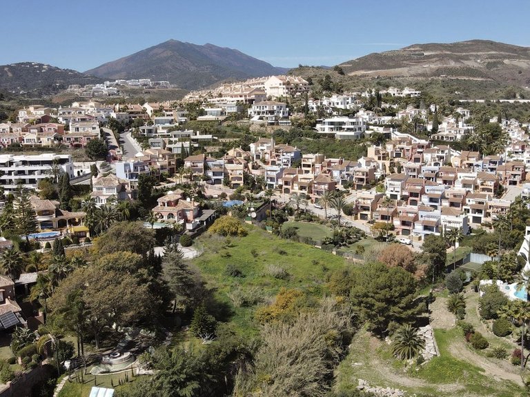 Plot for Sale in Nueva Andalucía, Malaga 9