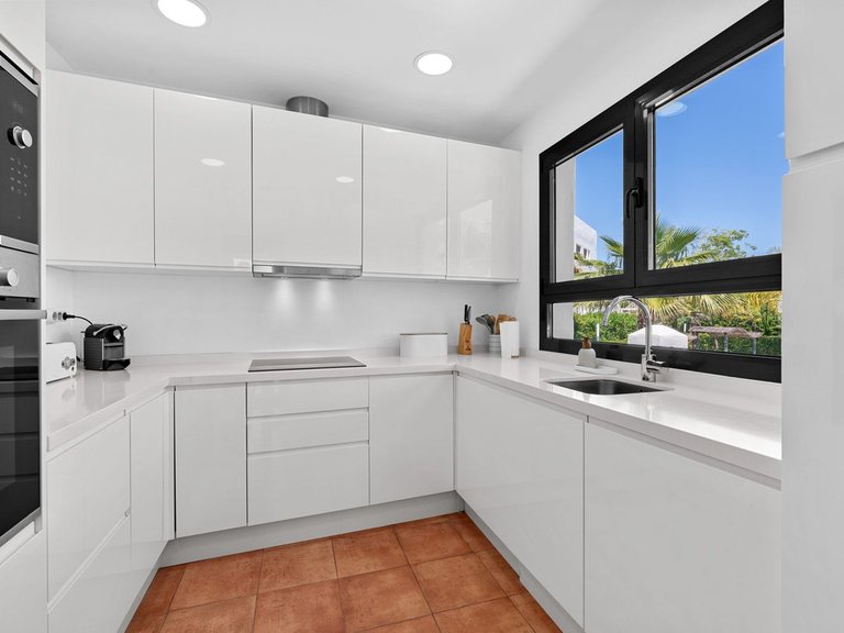 Villa for Sale in New Golden Mile, Malaga 13