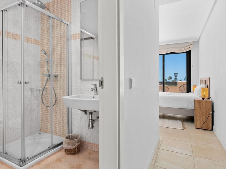 Villa for Sale in New Golden Mile, Malaga 21