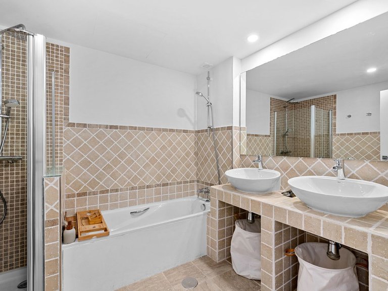 Villa for Sale in New Golden Mile, Malaga 26