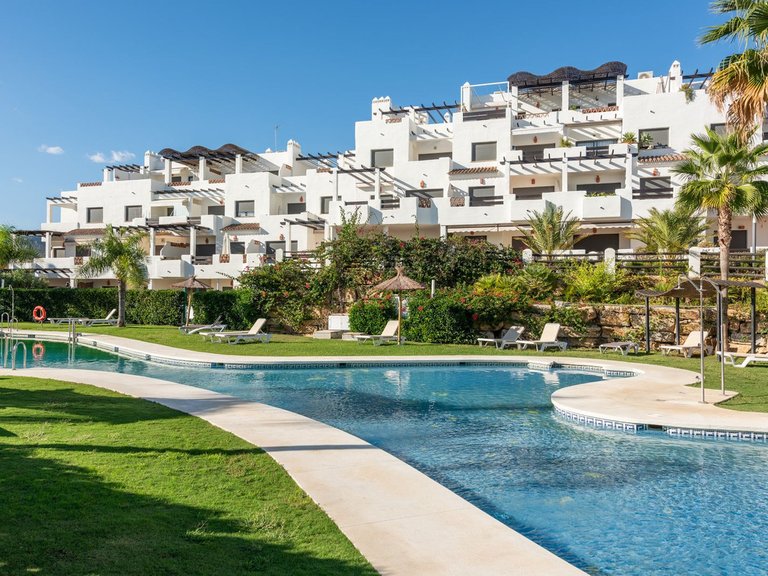 Villa for Sale in New Golden Mile, Malaga 32