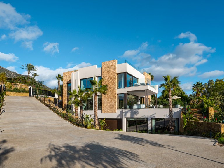 Villa for Sale in The Golden Mile, Malaga 14