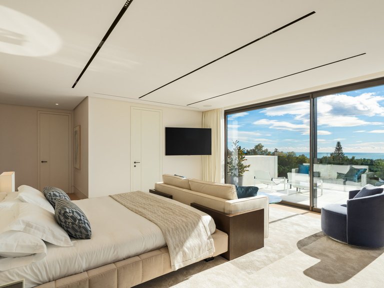 Villa for Sale in The Golden Mile, Malaga 15
